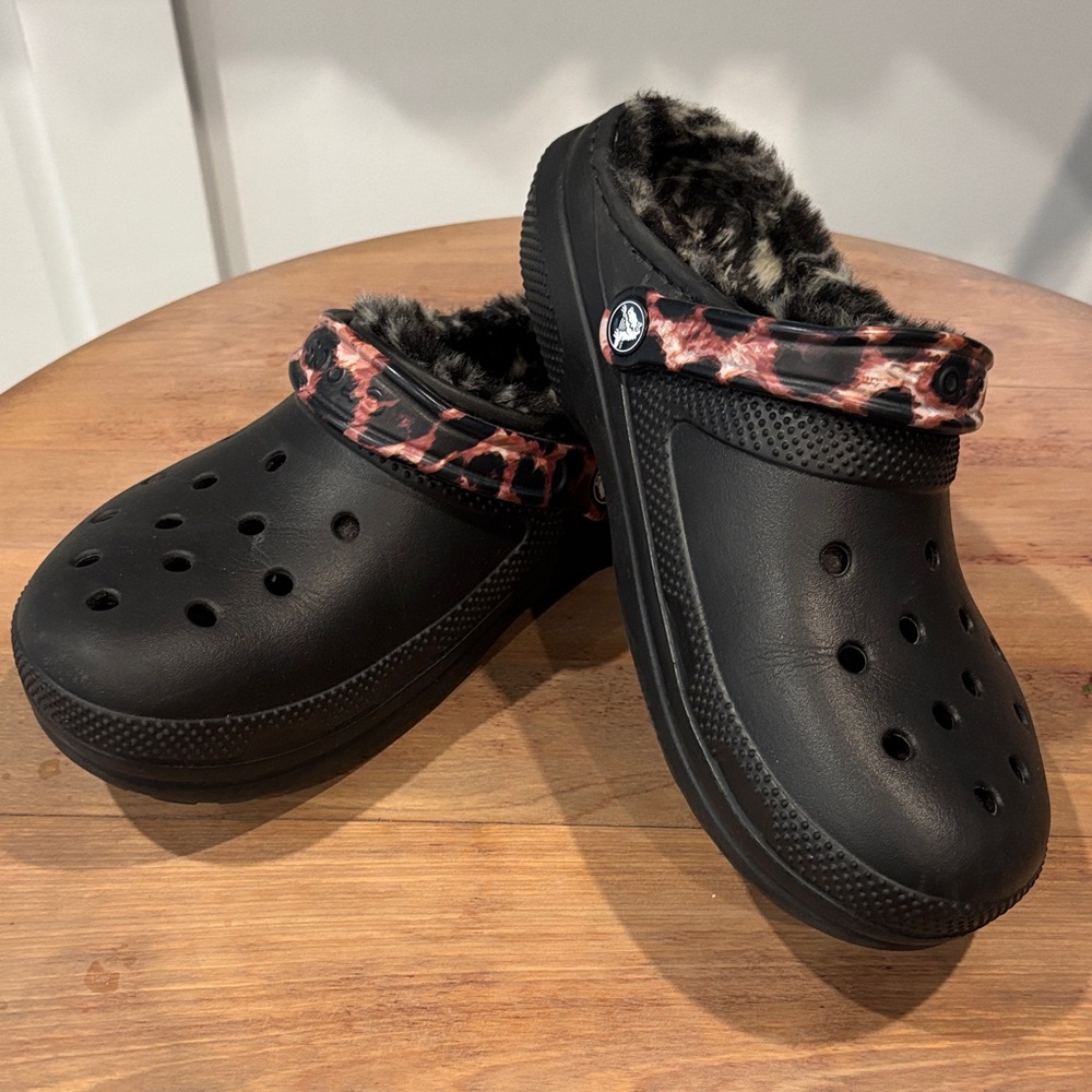 CROCS Black Women’s Slippers with Leopard Accent - Picture 2 of 6